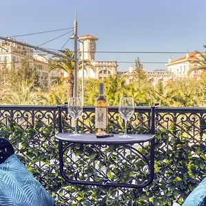 Apartment Le Jean Jaures - Refait A Neuf, Lumineux, Long Balcon, Jolie Vue, Wifi, Coeur Vieux-nice, Nice
